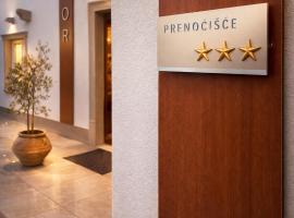 格瑞霍尔迪潘德恩斯酒店，位于塞扎纳的酒店