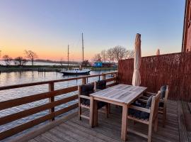 Pirateninsel - Luxus-Residenz mit privaten Spa, Kamin, Meerblick & Gym，位于费马恩的带热水浴缸的酒店