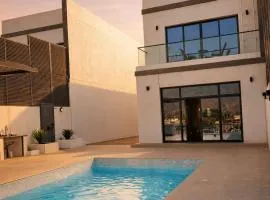 Seascape Horizon Retreat Mountain & Sea View