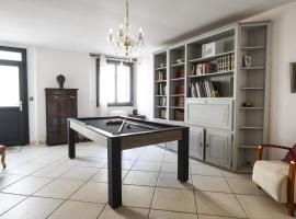 Ô Étoiles - Piscine, Billiard & Cœur de Ville，位于希农堡的酒店