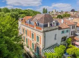 Beautiful large stylish villa centrally located in Pons