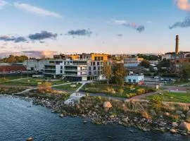 Luxury Waterfront Stay, Sea Views, Terrace and Parking