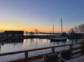 Piratenschatz - Design-Wohnung mit privaten Spa, Kamin, Meerblick & Gym，位于费马恩的酒店