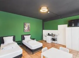 CROWN LIVING Babylon Studios Lustenau - Studios nahe Messe und Schweizer Grenze, WLAN, kostenloser Parkplatz, Self Check-in, ideal für Geschäftsreisende und Feriengäste