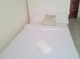 Studio Mauve, South B, Sana Sana, Off Mombasa Road，位于Gatunga的带泳池的酒店