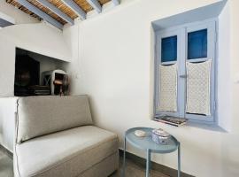 Camaraki Blue House ,Chora Serifos，位于塞里福斯的酒店