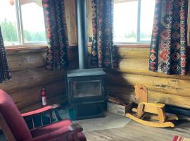 The Deerview cabin - a part of Bear Creek Cabins，位于Winfield的海滩酒店