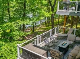 Lakeview Retreat w Kayaks Game Room Firepits Gated Community w Lake Beach Access