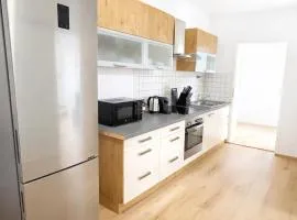 LETA Homes - Zentrale, moderne Wohlfühlwohnung mit flexiblem, kontaktlosem Zugang & eigenen Parkplätzen