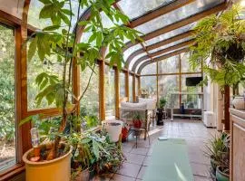 Luxe Redmond Family Home Sauna, Solarium and Creek