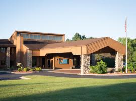 Carlton Lodge Hotel and Suites，位于Adrian的酒店