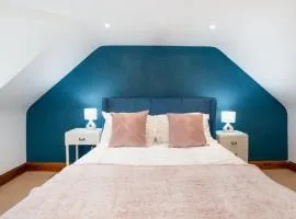Premium 2Beds Sleeps4 very short walk to the Beach with Free Parking