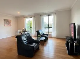 Breeze Share Room in Coopers Plains