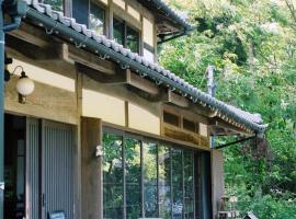 watoto stay Lita，位于小滨市的酒店