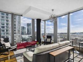 Modern Beltline Escape Sky-High Views DT Views，位于卡尔加里的酒店