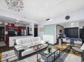 Modern Beltline Escape Sky-High Views DT Views，位于卡尔加里的乡村别墅