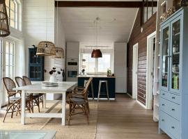 Log Cabin In Calm Colours And Wilderness Bath，位于Frørup的酒店