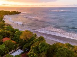 The Coast Beachfront Hotel，位于塔马林多的酒店