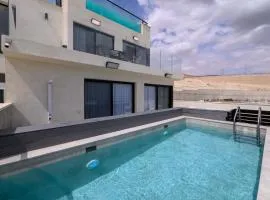 וילה לה מר - וילה עם בריכה ו-3 סוויטות מדהימות עם נוף לים המלח