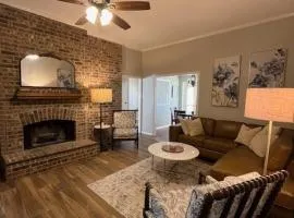 Perfect! Spacious 4-Bedroom Whole House Retreat