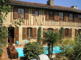 Guest House, Private Pool，位于LʼIsle-en-Dodon的酒店