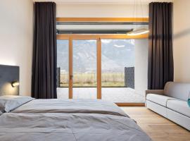 Visionary Hospitality Altdorf, Uri - Premium Apartments with Free Parking, Washer, Kitchen, Terrace, Train Station，位于阿尔特多夫的酒店