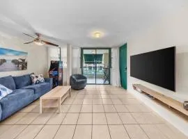 Beachfront Aquatika Resort- Style-Pools & Ocean