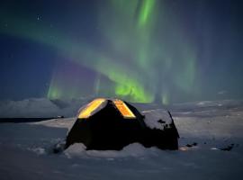 Igloo-Dome by a River - Sky Sighting，位于Litli-Árskógssandur的酒店