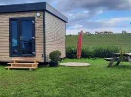 Surf Shack 3 - Zimmer am Strand, Parkplatz, WLAN, Kiten, Surfen, Chillen im Gemeinschaftsgarten, Naturstrand, Restaurants und Geschäfte in 5 Minuten erreichbar, lockere Atmosphäre