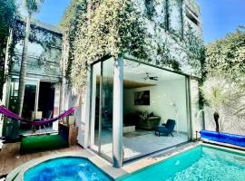 Beautiful House with Climate Pool and Jacuzzi，位于科利马的别墅