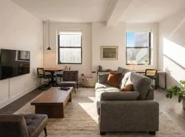 Luxury Downtown Apt with Parking, Gym, and Lap Pool · Sleeps 4-5