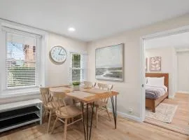 Pittsburgh Modern and Cozy Two Bedroom Apartment With Free Parking