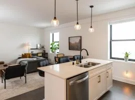 Luxury Downtown Apt with Parking, Gym, and Lap Pool · Sleeps 4-5
