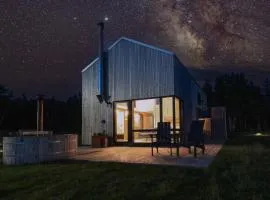 Juniper - Accessible Luxury Cottage with Stunning Views, Private Hot Tub, Private Path to Beach