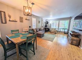 Spacious Family Friendly Townhome at Lakeside Park，位于奇兰的酒店