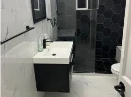 Modern 2-Bedroom Home, 5 minutes to beach, Falmouth