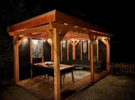 Prachtige stacaravan met heerlijke overkapping，位于伊科斯特的酒店