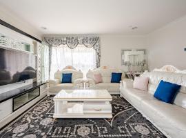 Neat and tidy house，位于克兰伯恩的酒店