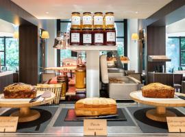 巴黎凡尔赛门展览中心美居酒店，位于巴黎的酒店