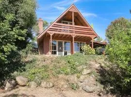 The Nest Rustic Lodge-Style Hideaway