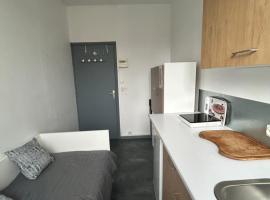 Petite chambre，位于阿吕安的酒店