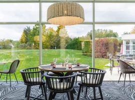 瑟纳特高尔夫绿色公园诺富特酒店，位于圣皮耶尔勒迪佩尔赖的酒店