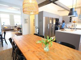 Stationshuset bed and breakfast i Ed，位于Ed的酒店