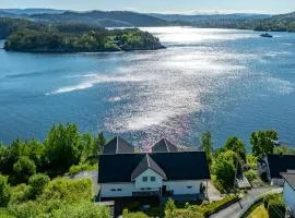 Beachfront Villa with Jacuzzi, Cinema & Canoe