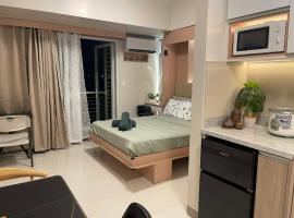 One Lake Shore Drive Como Tower beside Davao Whisky Park in Sm Lanang，位于Sampong的带热水浴缸的酒店