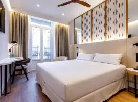 女王广场小宫殿酒店