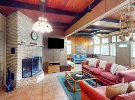 Funshine | Riverfront house in Mc Queeney with guest house, river views, grill