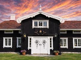 Eventyrlig Tømmerhytte på Gårdstun，位于温斯特拉的酒店