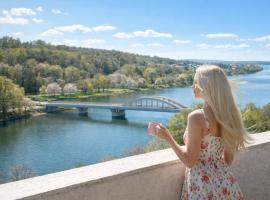 玉兰酒店，位于皮耶什佳尼的酒店