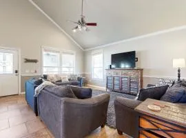 Cozy house with spacious living space, large patio, WIFI and Hill country views